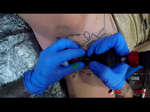 ❤️ Sully Savage, une chaudasse extrêmement tatouée, s'est fait tatouer le clitoris. ❌ Vidéo de baise at fr.marketapp.top ❌❤